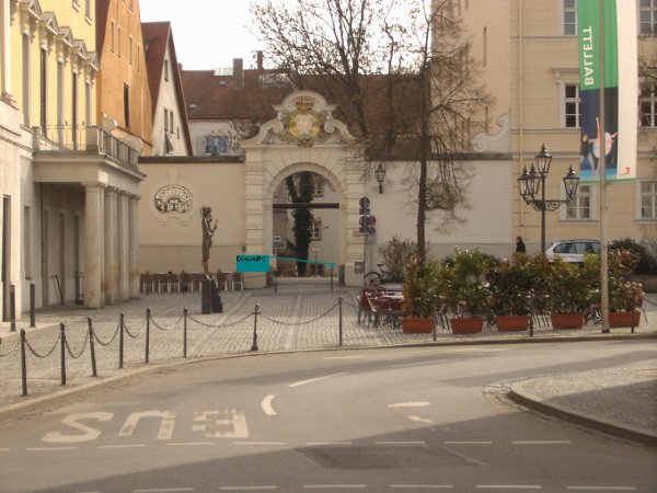 Bismarckplatz, Einfahrt links von Commerzbank